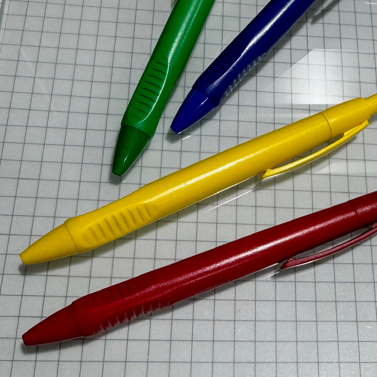 Bolígrafos Ergonómicos en Vibrantes Colores