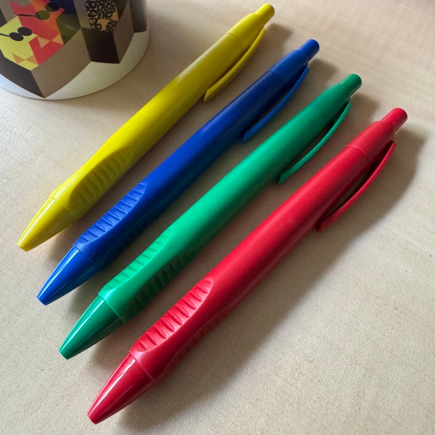 Bolígrafos Ergonómicos en Vibrantes Colores