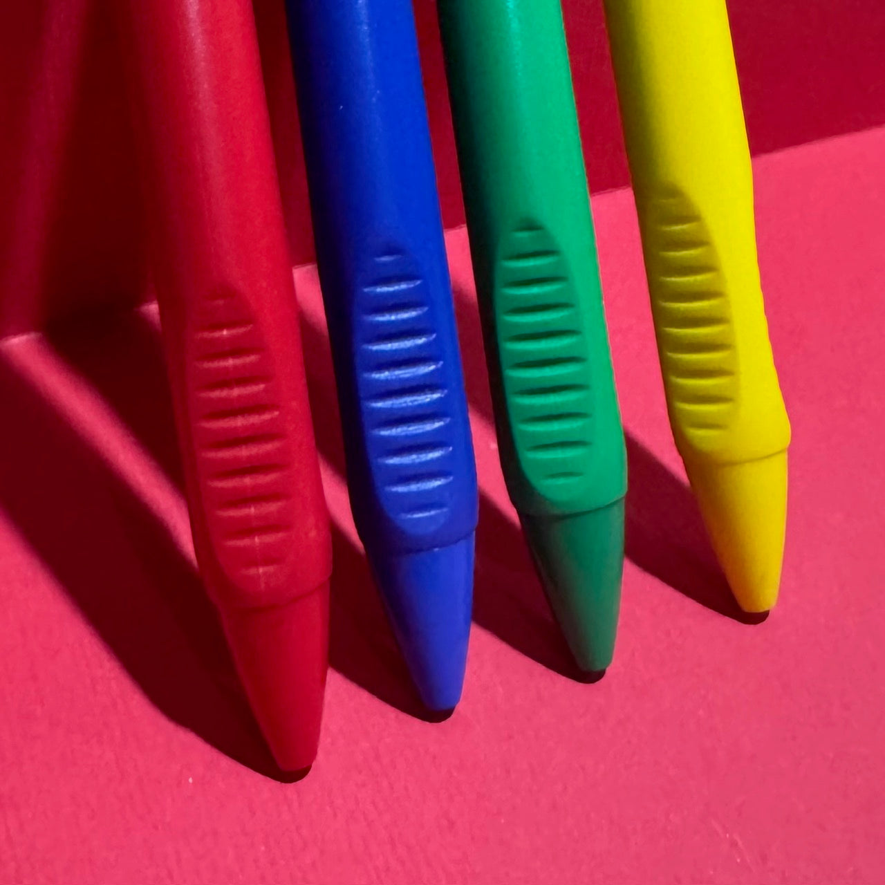 Bolígrafos Ergonómicos en Vibrantes Colores