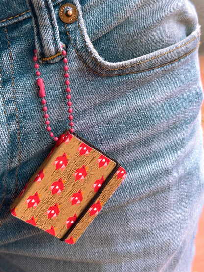 Estuche en forma de libro con Notas Adhesivas y Llavero de bolitas