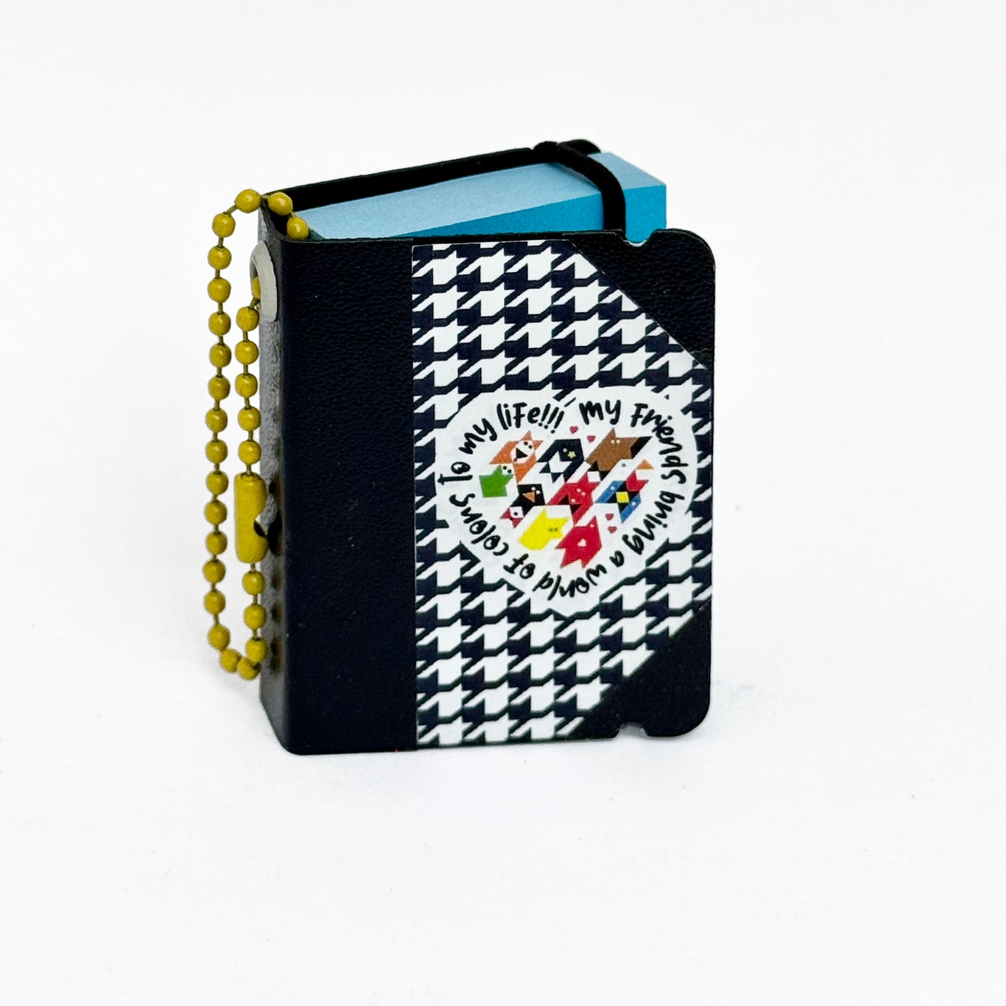 Estuche en forma de libro con Notas Adhesivas y Llavero de bolitas